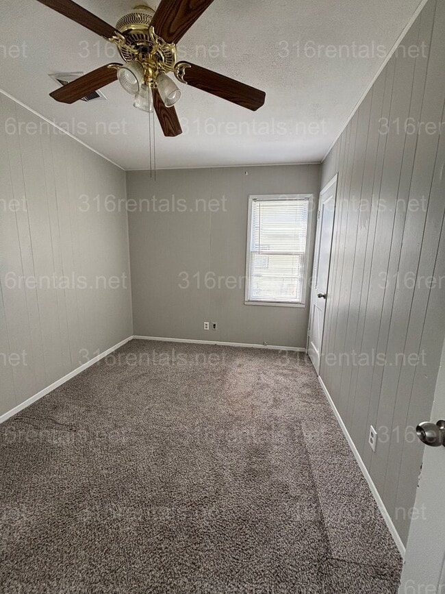 Building Photo - Three bed one bath House Available Now!