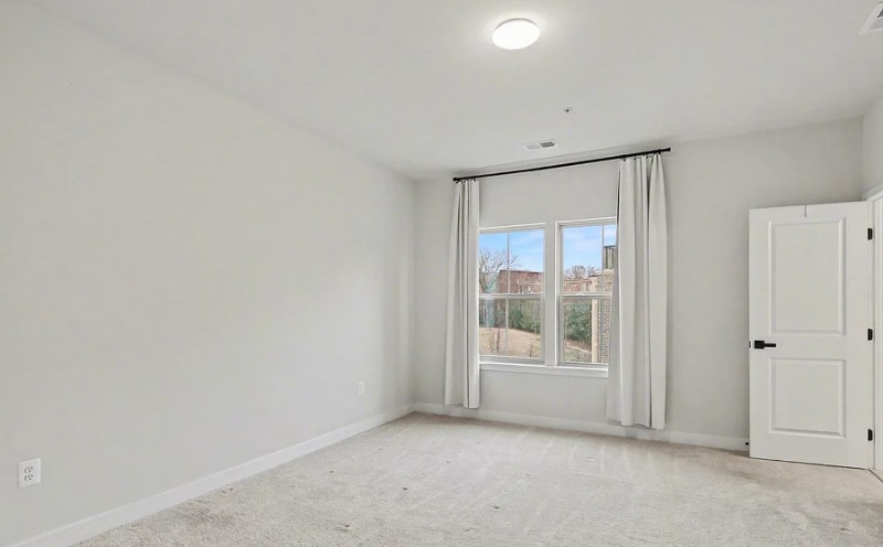 Building Photo - 6118 Northwest Dr