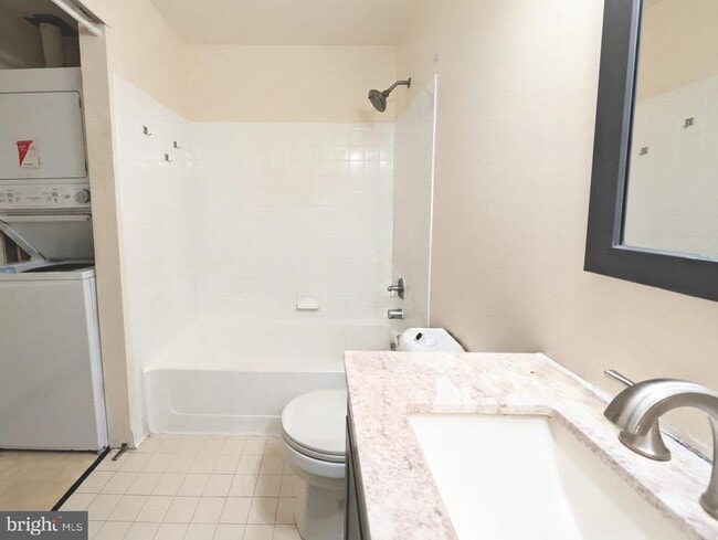 Building Photo - 2313 Ravens Crest Dr