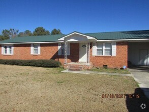 Building Photo - 4 Bedroom and 2 bathroom Brick Home