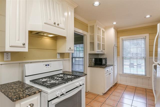 Building Photo - 4421 Calmont Ave