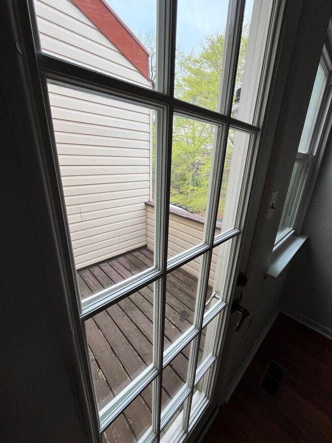 Building Photo - 2 Bd / 1.5 Bth Townhouse in Stover Mill