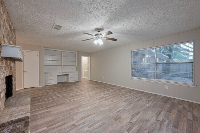 Building Photo - 3214 Three Pines Dr