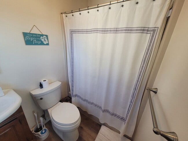 Building Photo - 2 Bedroom, 2.5 Bath Condo with with Ocean ...