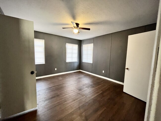 Building Photo - Great 3 bed home ready to move in