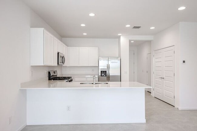 Building Photo - Alamar Subdivision 5 Bedroom Home For RENT!