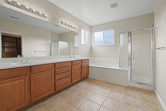 Building Photo - 4865 Peninsula Point Dr
