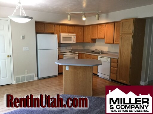 Building Photo - West Jordan Townhouse