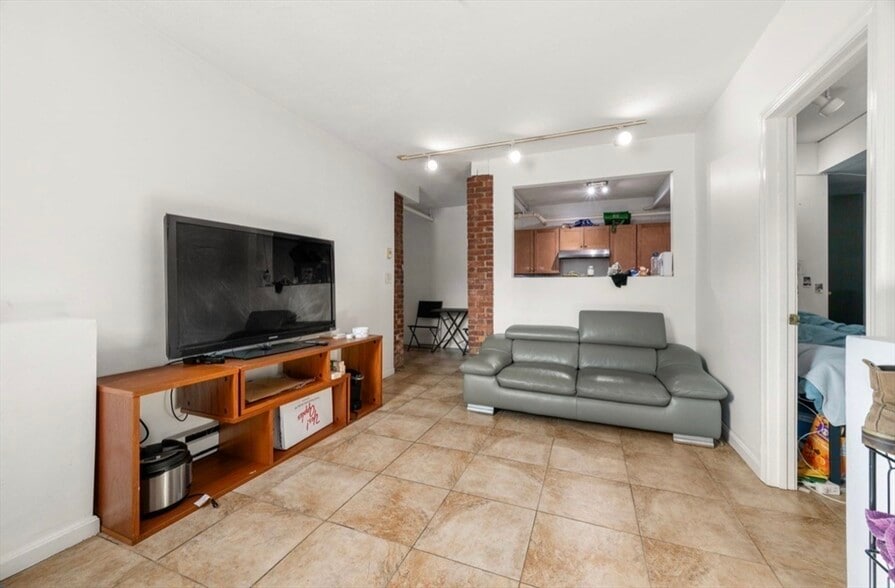 Building Photo - 2 Colliston Rd