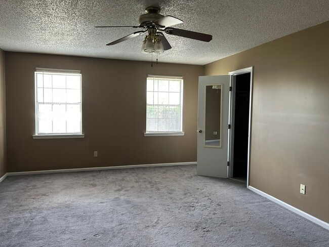 Building Photo - FALL MOVE-IN SPECIAL: 50% OFF 1st MONTH'S ...