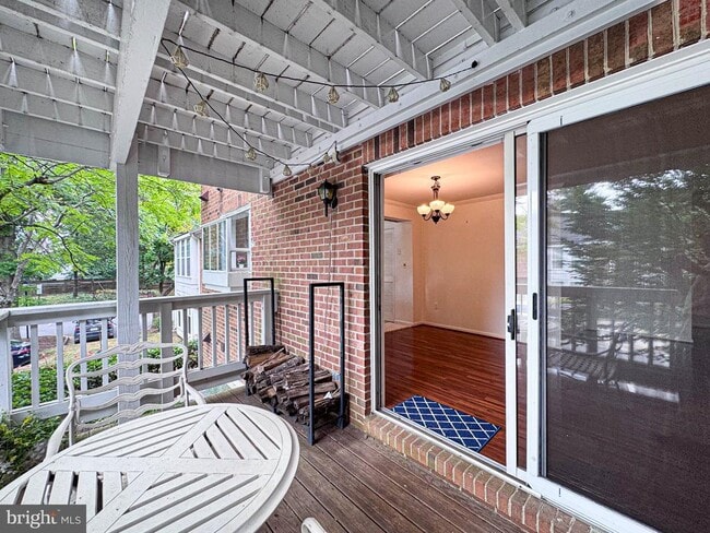 Building Photo - 2604 S Arlington Mill Dr