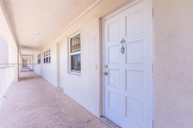 Building Photo - 2671 S Course Dr