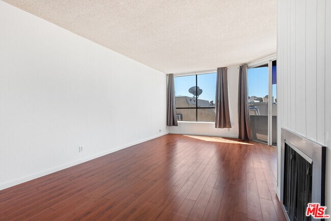 Building Photo - 1745 Camino Palmero St