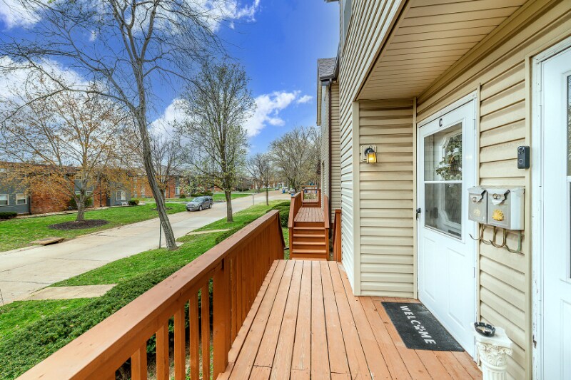 Building Photo - 10161 Squire Meadows Dr