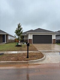 Building Photo - New Home! 1st month free!