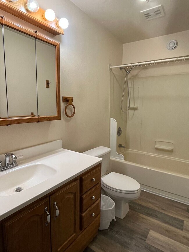 Building Photo - 560 Wigwam Way