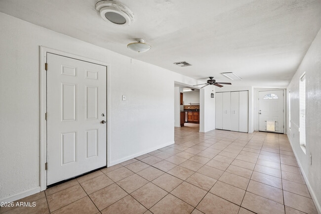 Building Photo - 12422 N Cherry Hills Dr E