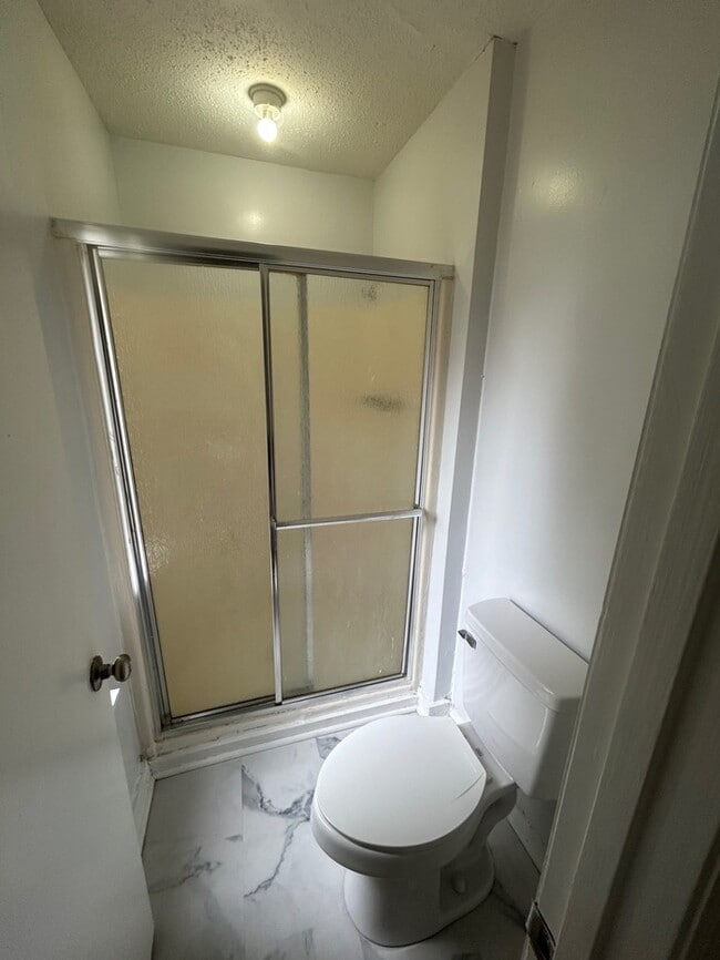 Building Photo - 240 Jamil Rd