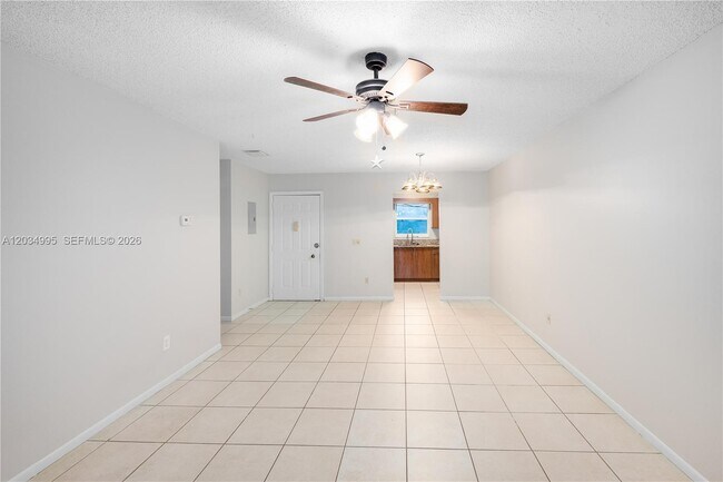 Building Photo - 2683 Lake Haven Rd