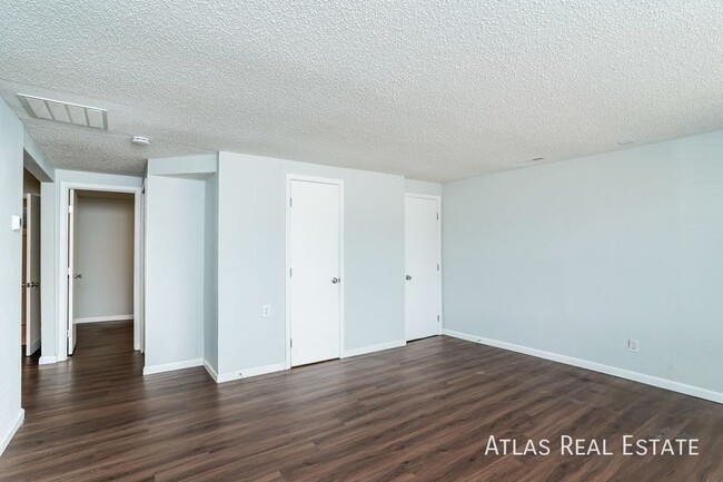 Building Photo - 2 Bed - Thoughtful Upgrades & affordable! ...