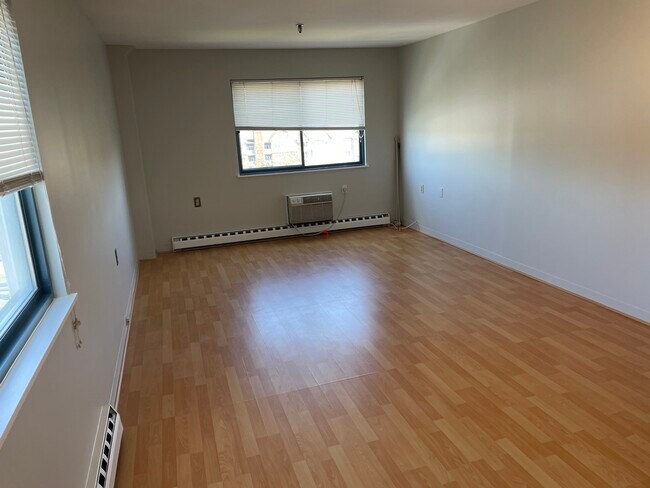 Building Photo - 51 Schuyler Ave