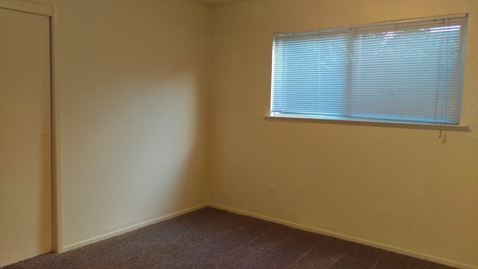 Building Photo - 11 Linscheid Dr