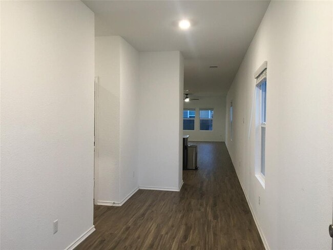 Building Photo - 558 Gabbro Gdns