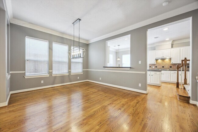 Building Photo - 5337 Elm St