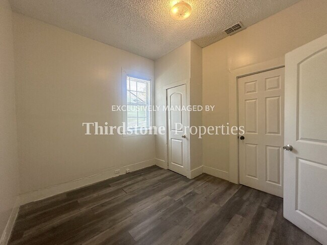 Building Photo - 2125 Lambert St
