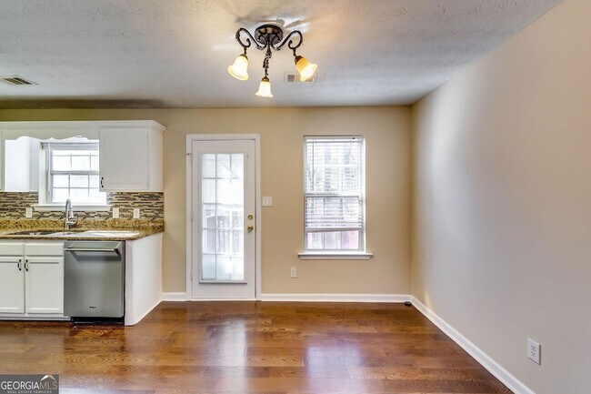 Building Photo - 2727 Manor Cove