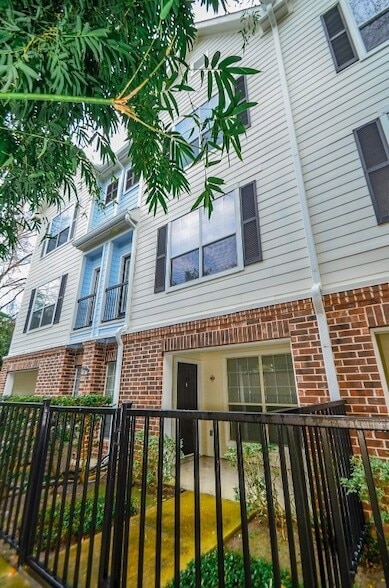 Building Photo - 9200 Westheimer Rd