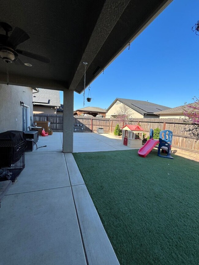 Building Photo - Beautiful home coming soon in Reedley!