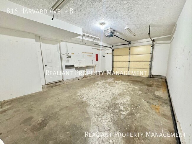 Building Photo - 816 Harvard Dr