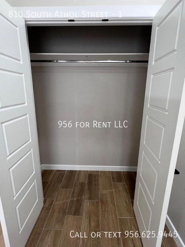 Building Photo - 810 S Athol St