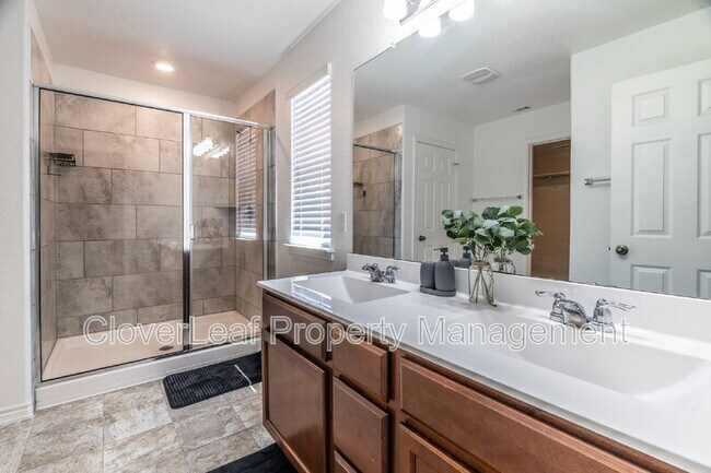 Building Photo - 10406 Labrado Dr