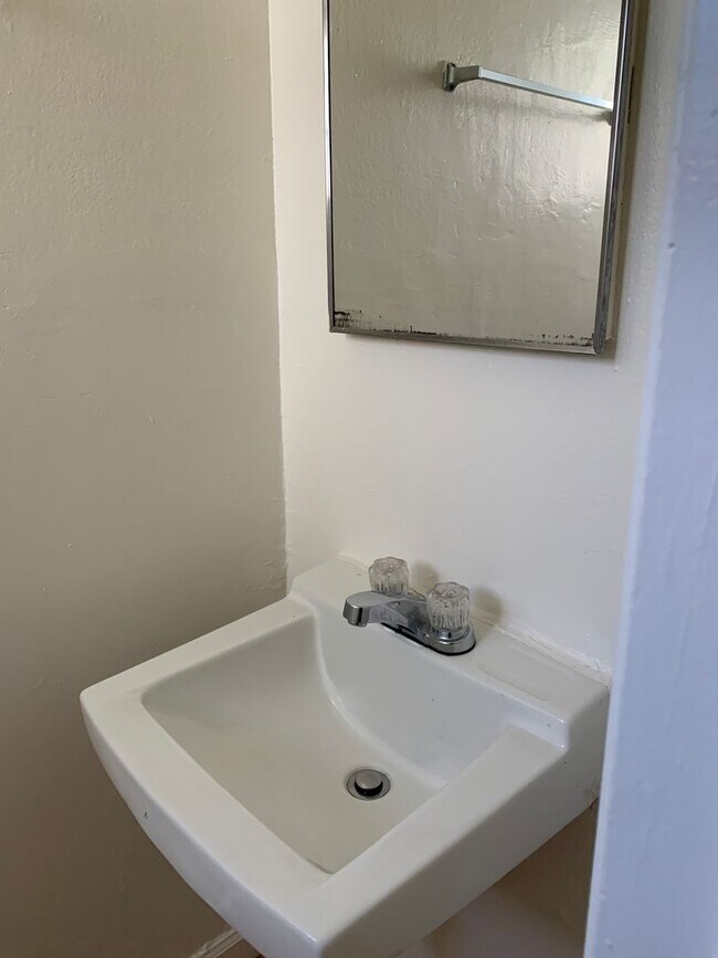 Building Photo - MI3616