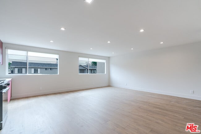 Building Photo - 12425 Texas Ave