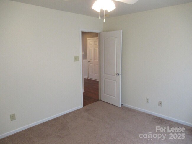Building Photo - 122 Anastasia Ln