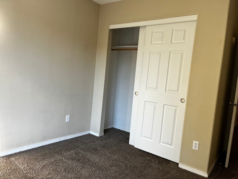 Building Photo - 3013 Main St