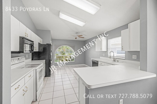 Building Photo - 8433 Poydras Ln