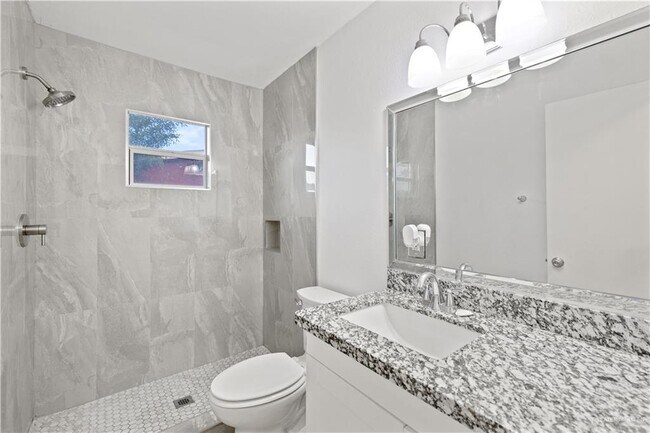 Building Photo - 22 Vista Hermosa St