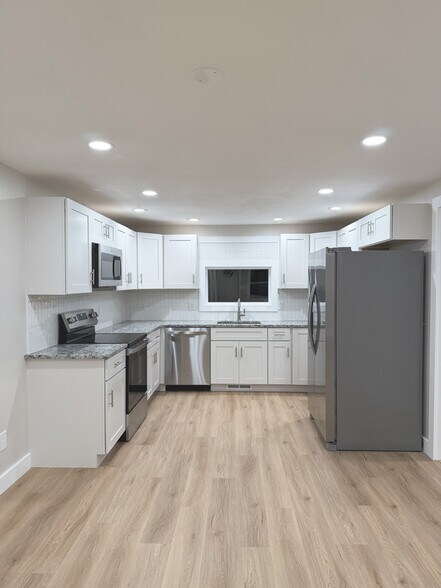 Building Photo - 4 Stratton Ln