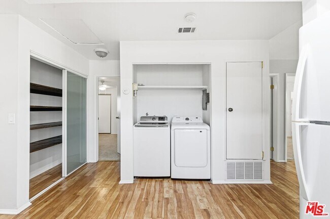 Building Photo - 2752 Guirado St