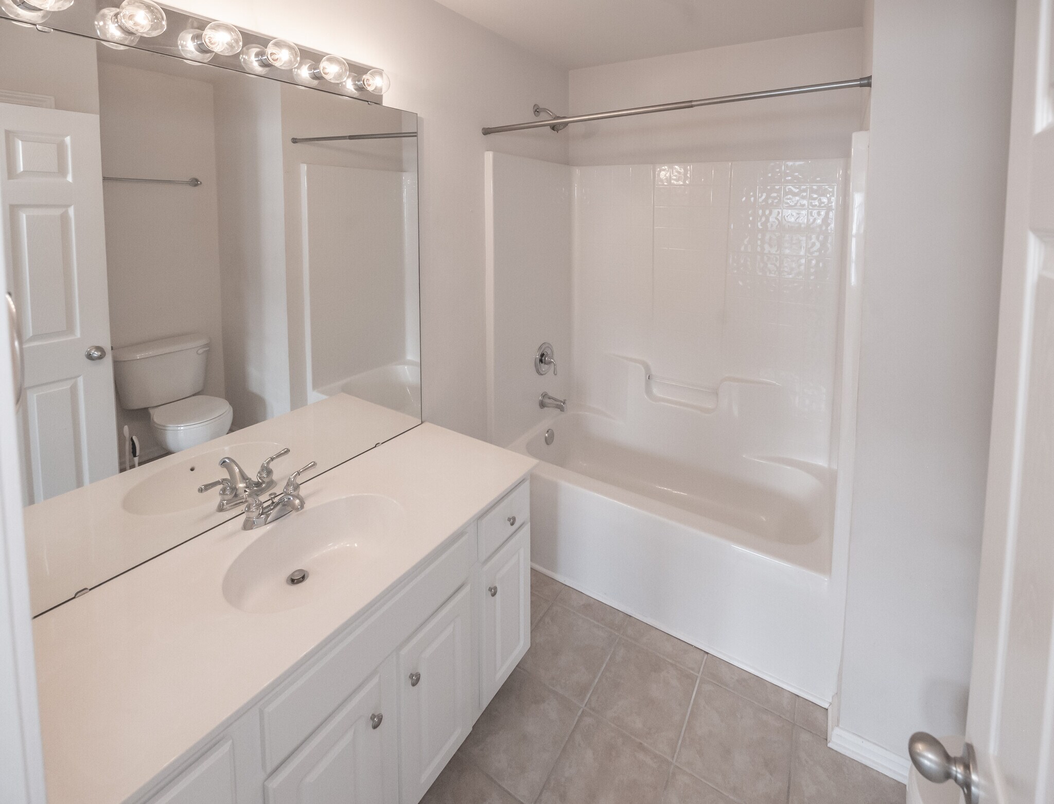 Building Photo - Room in Townhome on Duvalla Ave