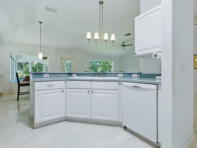 Building Photo - 17037 SE 76th Creekside Cir