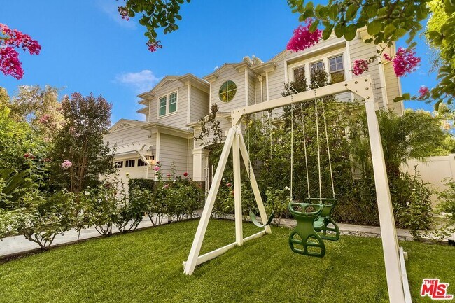 Building Photo - 4135 Dixie Canyon Ave