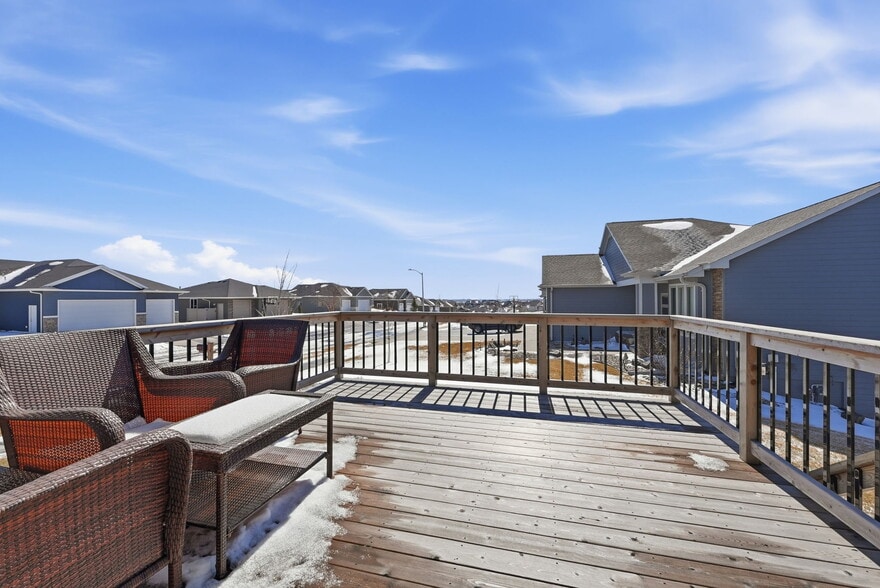 Building Photo - 2701 W Oak Hill Dr