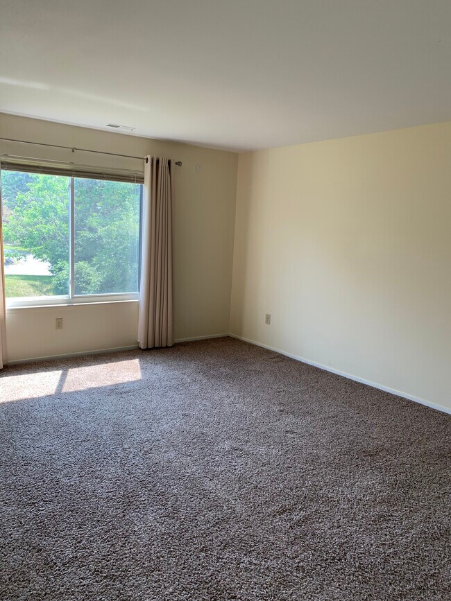 Master BedRoom - 6680 Ridgefield Cir