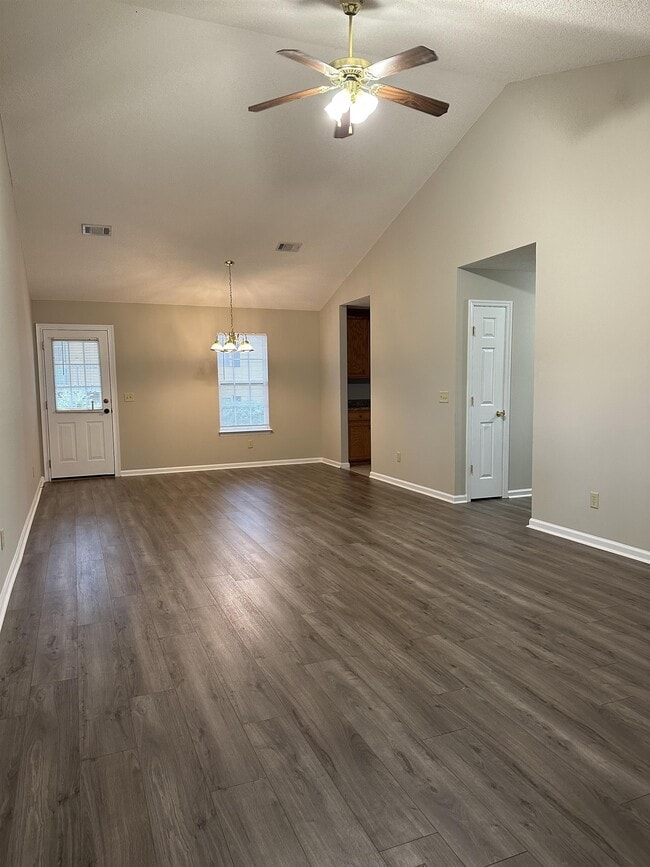 Building Photo - 2004 Chestnut Ave