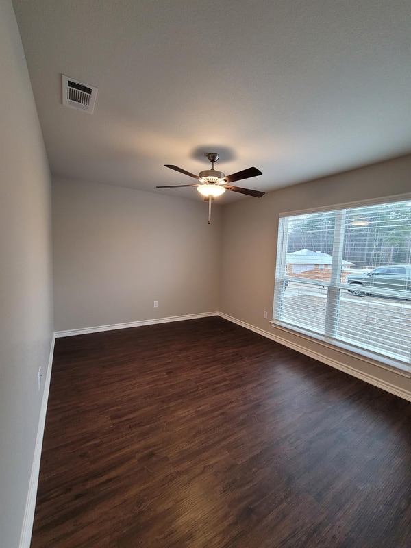 Building Photo - 19866 Meadow W Ln